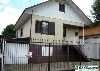Casa com 150m², 3 dormitórios, 1 vaga, no bairro Pio X em Caxias do Sul para Comprar