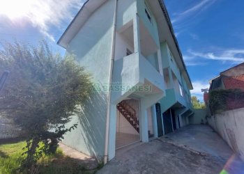 Sobrado com 84m², 2 dormitórios, 1 vaga, no bairro Charqueadas em Caxias do Sul para Comprar