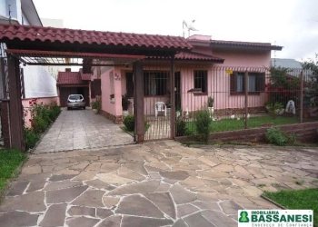 Casa com 250m², 3 dormitórios, 4 vagas, no bairro Vila Verde em Caxias do Sul para Comprar