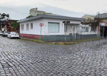 Casa com 165m², 3 dormitórios, 1 vaga, no bairro Pio X em Caxias do Sul para Comprar