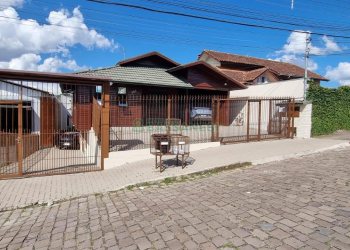 Casa com 193m², 4 dormitórios, 3 vagas, no bairro Desvio Rizzo em Caxias do Sul para Comprar