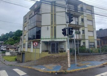 Apartamento com 77m², 2 dormitórios, 1 vaga, no bairro São Leopoldo em Caxias do Sul para Alugar
