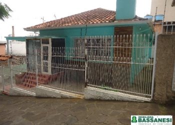 Casa com 270m², 3 dormitórios, 3 vagas, no bairro Lourdes em Caxias do Sul para Comprar