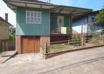 Casa com 200m², 3 dormitórios, 1 vaga, no bairro Rio Branco em Caxias do Sul para Comprar