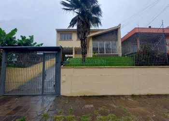 Casa Comercial com 270m², 3 dormitórios, 3 vagas, no bairro Centro em Caxias do Sul para Alugar