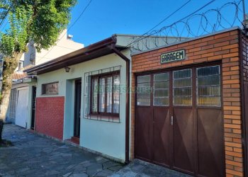 Casa com 100m², 3 dormitórios, 1 vaga, no bairro Centro em Caxias do Sul para Comprar