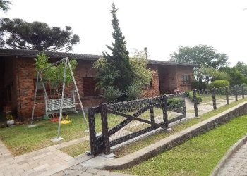 Casa com 400m², 3 dormitórios, 2 vagas, no bairro Santa Catarina em Caxias do Sul para Alugar