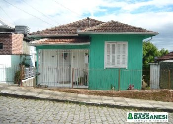Casa com 120m², 3 dormitórios, 1 vaga, no bairro Sagrada Família em Caxias do Sul para Comprar