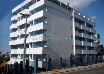 Kitinete Mobiliado com 25m², 1 dormitório, 1 vaga, no bairro Petrópolis em Caxias do Sul para Alugar