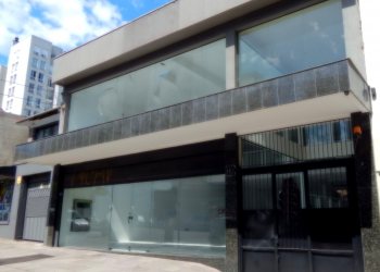 Loja com 594m², 12 vagas, no bairro Centro em Caxias do Sul para Comprar