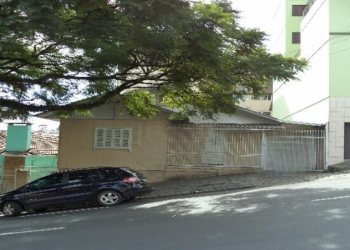 Casa com 120m², 3 dormitórios, 1 vaga, no bairro Lourdes em Caxias do Sul para Comprar