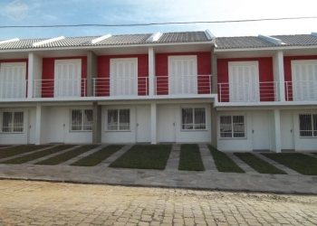 Sobrado com 53m², 2 dormitórios, 1 vaga, no bairro Santa Lucia em Caxias do Sul para Comprar