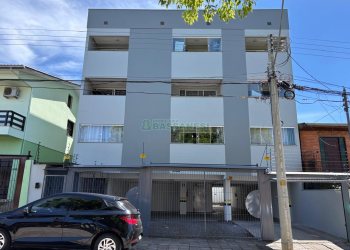 Kitinete Mobiliado com 34m², 1 dormitório, 1 vaga, no bairro Petrópolis em Caxias do Sul para Alugar