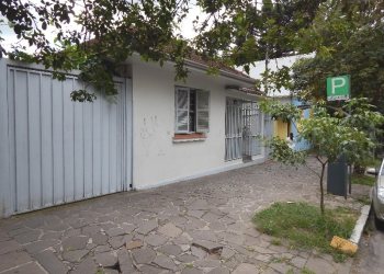 Casa Comercial com 242m², 4 dormitórios, 1 vaga, no bairro Centro em Caxias do Sul para Alugar ou Comprar