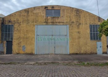 Pavilhão com 450m², no bairro Santa Catarina em Caxias do Sul para Alugar