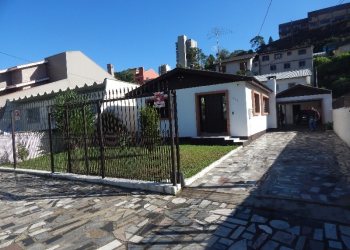Casa, 2 dormitórios, 3 vagas, no bairro Panazzolo em Caxias do Sul para Comprar