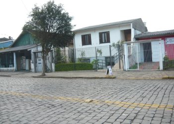 Casa com 200m², 3 dormitórios, 1 vaga, no bairro Salgado Filho em Caxias do Sul para Comprar