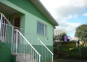 Casa com 120m², 4 dormitórios, 1 vaga, no bairro Fatima em Caxias do Sul para Comprar