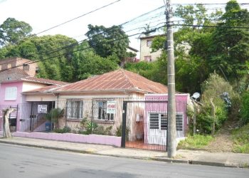 Casa com 174m², 3 dormitórios, 1 vaga, no bairro Rio Branco em Caxias do Sul para Comprar