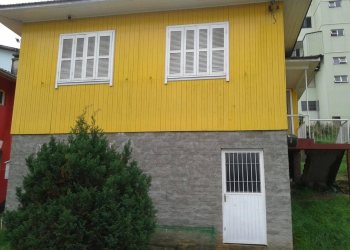 Casa com 549m², 3 dormitórios, 1 vaga, no bairro Cruzeiro em Caxias do Sul para Alugar ou Comprar