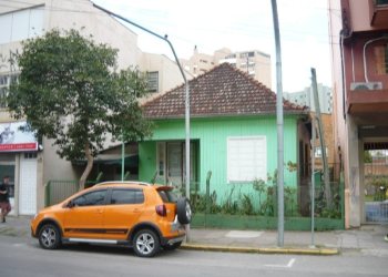 Terreno com 70m², 3 dormitórios, no bairro São Pelegrino em Caxias do Sul para Comprar