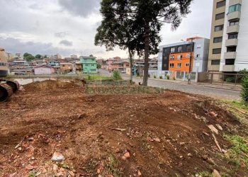 Terreno, 3 dormitórios, 2 vagas, no bairro Madureira em Caxias do Sul para Comprar
