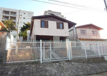 Casa com 108m², 3 dormitórios, 1 vaga, no bairro Salgado Filho em Caxias do Sul para Comprar