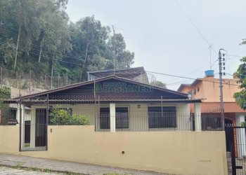 Casa com 120m², 4 dormitórios, 2 vagas, no bairro Panazzolo em Caxias do Sul para Alugar