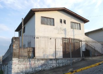 Casa com 237m², 3 dormitórios, 4 vagas, no bairro Fatima em Caxias do Sul para Comprar