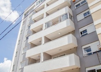 Apto Mobiliado com 64m², 2 dormitórios, 2 vagas, no bairro Petrópolis em Caxias do Sul para Alugar