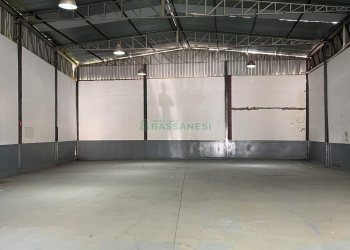 Pavilhão com 360m², no bairro Marechal Floriano em Caxias do Sul para Alugar