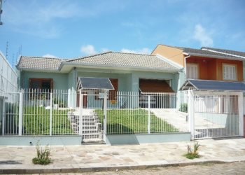 Casa com 131m², 3 dormitórios, 1 vaga, no bairro Santa Lucia em Caxias do Sul para Comprar