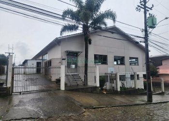 Loja com 415m², no bairro Kayser em Caxias do Sul para Alugar ou Comprar