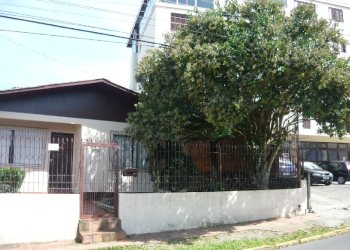 Casa com 150m², 3 dormitórios, 1 vaga, no bairro Jardim América em Caxias do Sul para Comprar