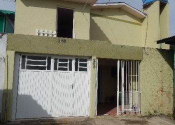 Casa com 180m², 2 dormitórios, 2 vagas, no bairro Fatima em Caxias do Sul para Comprar
