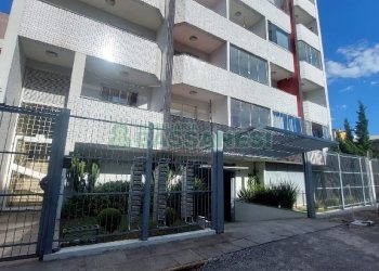 Kitinete Mobiliado com 37m², 1 dormitório, 1 vaga, no bairro Centro em Caxias do Sul para Alugar