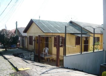 Casa com 120m², 4 dormitórios, 2 vagas, no bairro Rio Branco em Caxias do Sul para Comprar