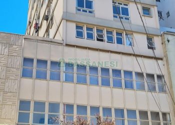 Kitinete com 29m², 1 dormitório, no bairro Centro em Caxias do Sul para Comprar