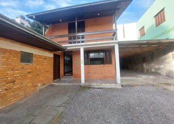 Casa com 90m², 3 dormitórios, 2 vagas, no bairro Interlagos em Caxias do Sul para Alugar