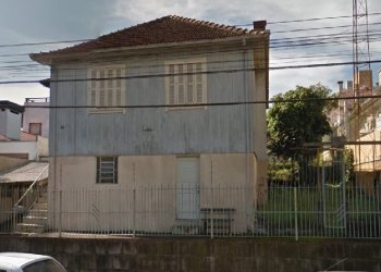 Casa, 3 dormitórios, 1 vaga, no bairro Panazzolo em Caxias do Sul para Comprar