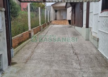 Casa com 103m², 5 dormitórios, 1 vaga, no bairro Cidade Nova em Caxias do Sul para Comprar