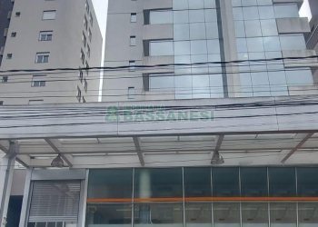 Sala com 37m², 2 vagas, no bairro Centro em Caxias do Sul para Alugar ou Comprar