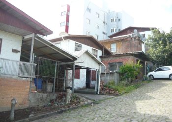 Casa com 210m², 3 dormitórios, 1 vaga, no bairro Presidente Vargas em Caxias do Sul para Comprar