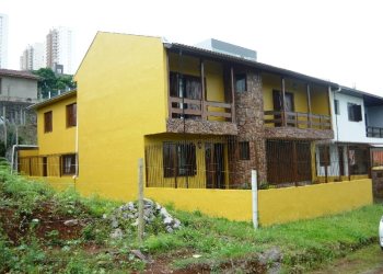 Casa com 254m², 4 dormitórios, 2 vagas, no bairro Cristo Redentor em Caxias do Sul para Comprar