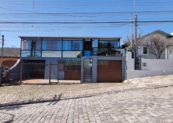 Casa com 412m², 4 dormitórios, 4 vagas, no bairro Santa Catarina em Caxias do Sul para Comprar
