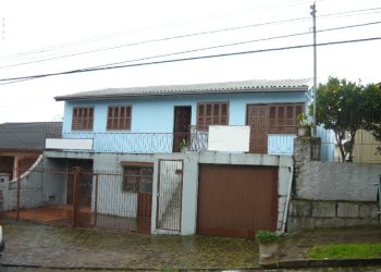 Casa com 412m², 4 dormitórios, 4 vagas, no bairro Santa Catarina em Caxias do Sul para Comprar