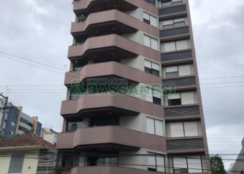 Apartamento com 272m², 3 dormitórios, 2 vagas, no bairro Centro em Caxias do Sul para Comprar