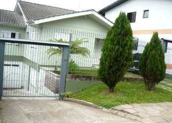 Casa com 320m², 8 dormitórios, 5 vagas, no bairro Bela Vista em Caxias do Sul para Comprar