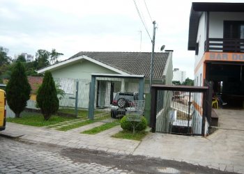 Casa com 320m², 8 dormitórios, 5 vagas, no bairro Bela Vista em Caxias do Sul para Comprar