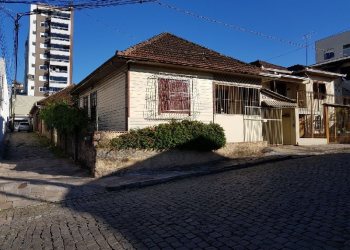 Casa com 200m², 3 dormitórios, 3 vagas, no bairro Pio X em Caxias do Sul para Comprar